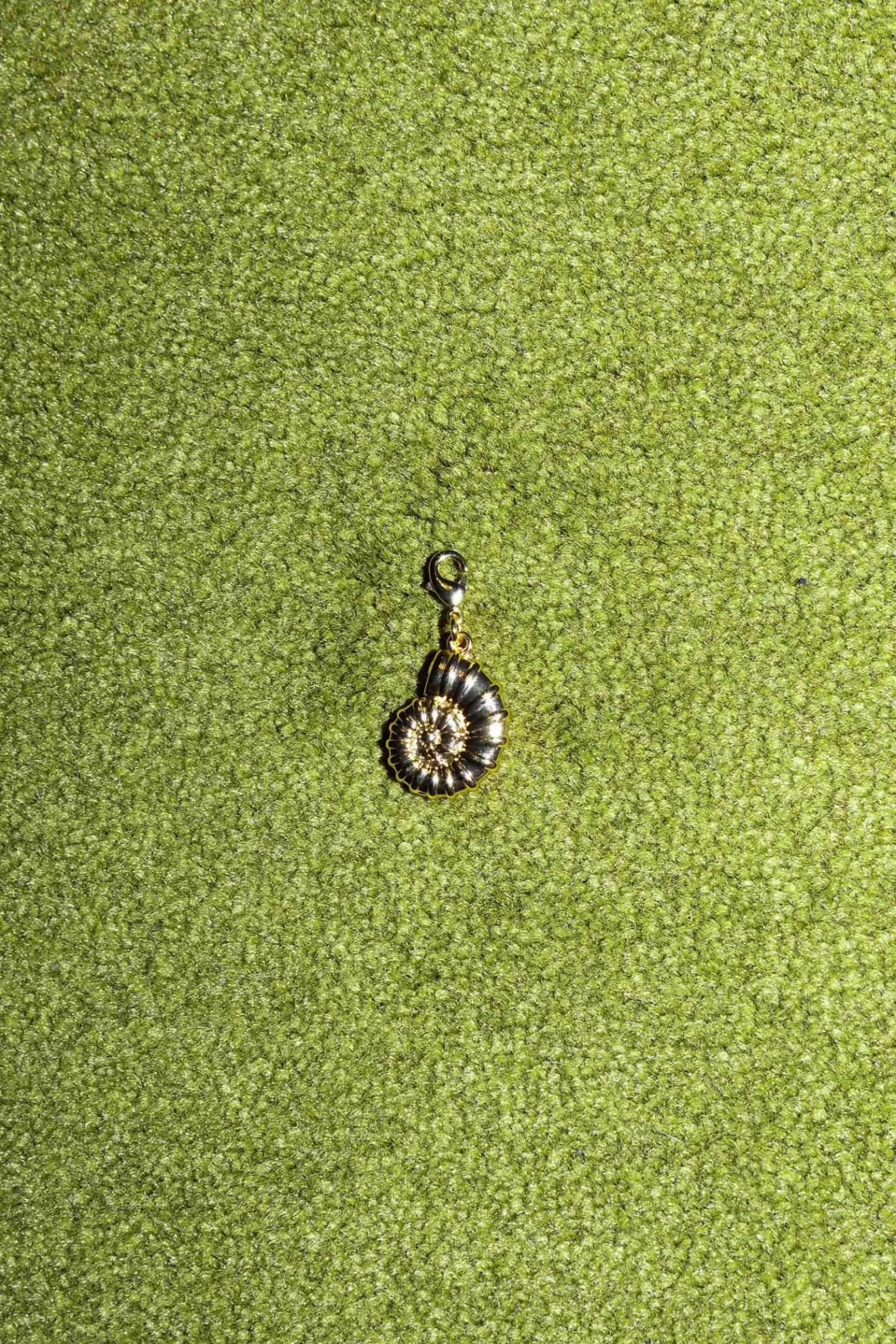 charms_coquillage_dor_2.webp Cheap Orta Charms Coquillage doré