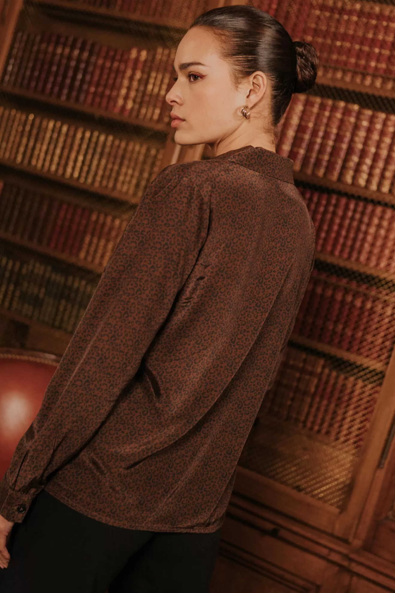 chemise_paula_lo_brun_5.webp Flash Sale Orta Chemise Paula Léo brun