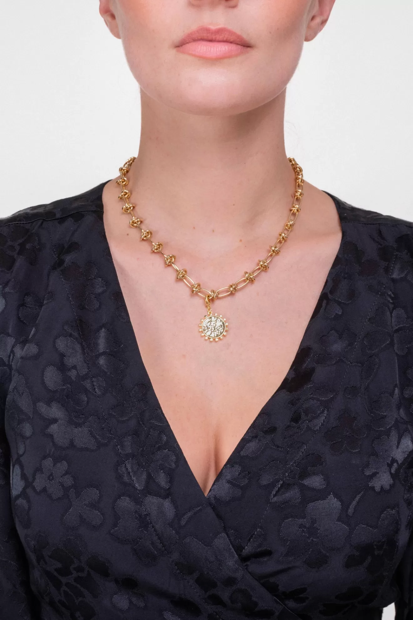 Flash Sale Orta Médaille martelée dorée