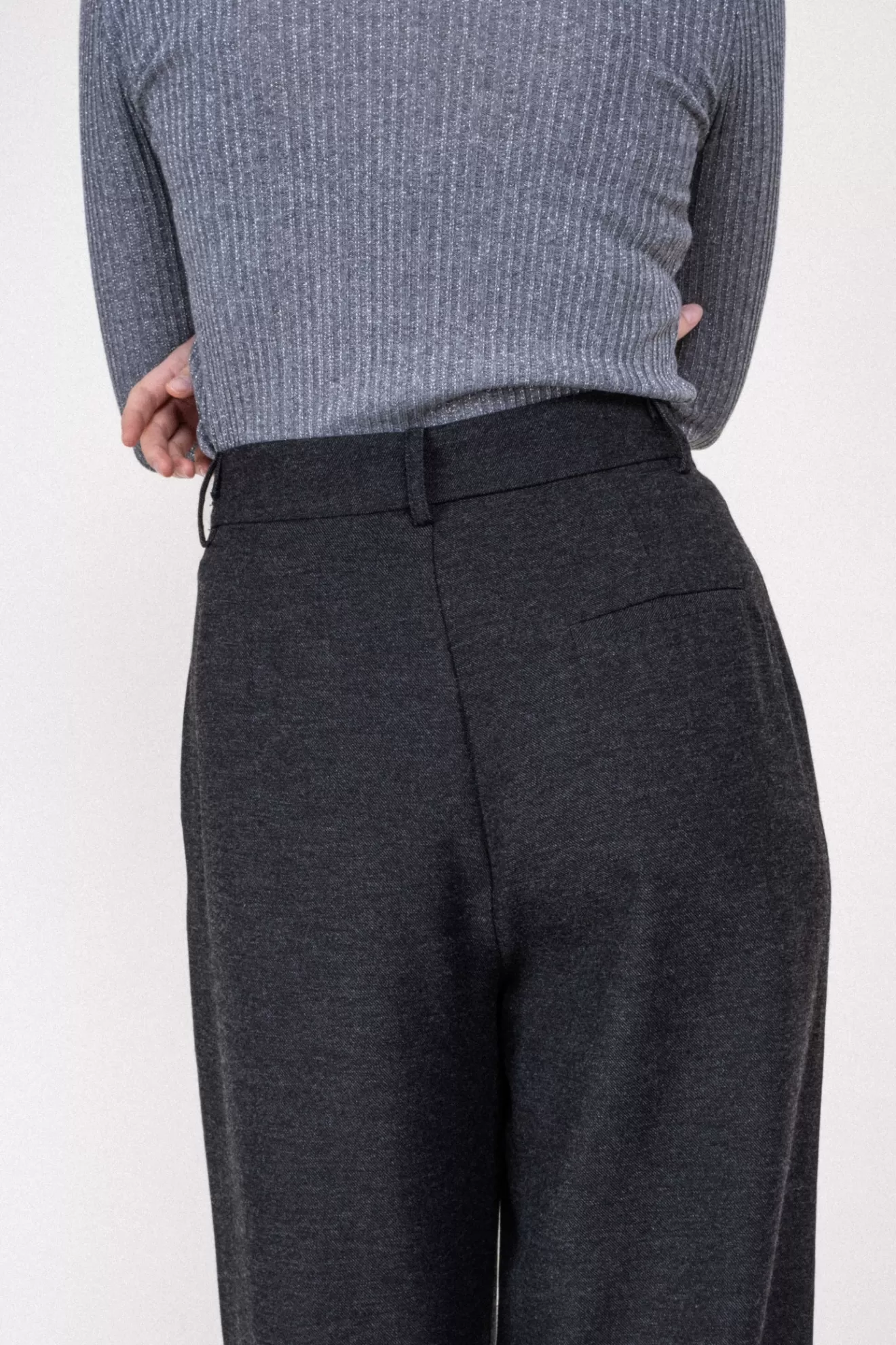 pantalon_liliane_anthracite_4.webp Outlet Orta Pantalon Liliane anthracite anthracite