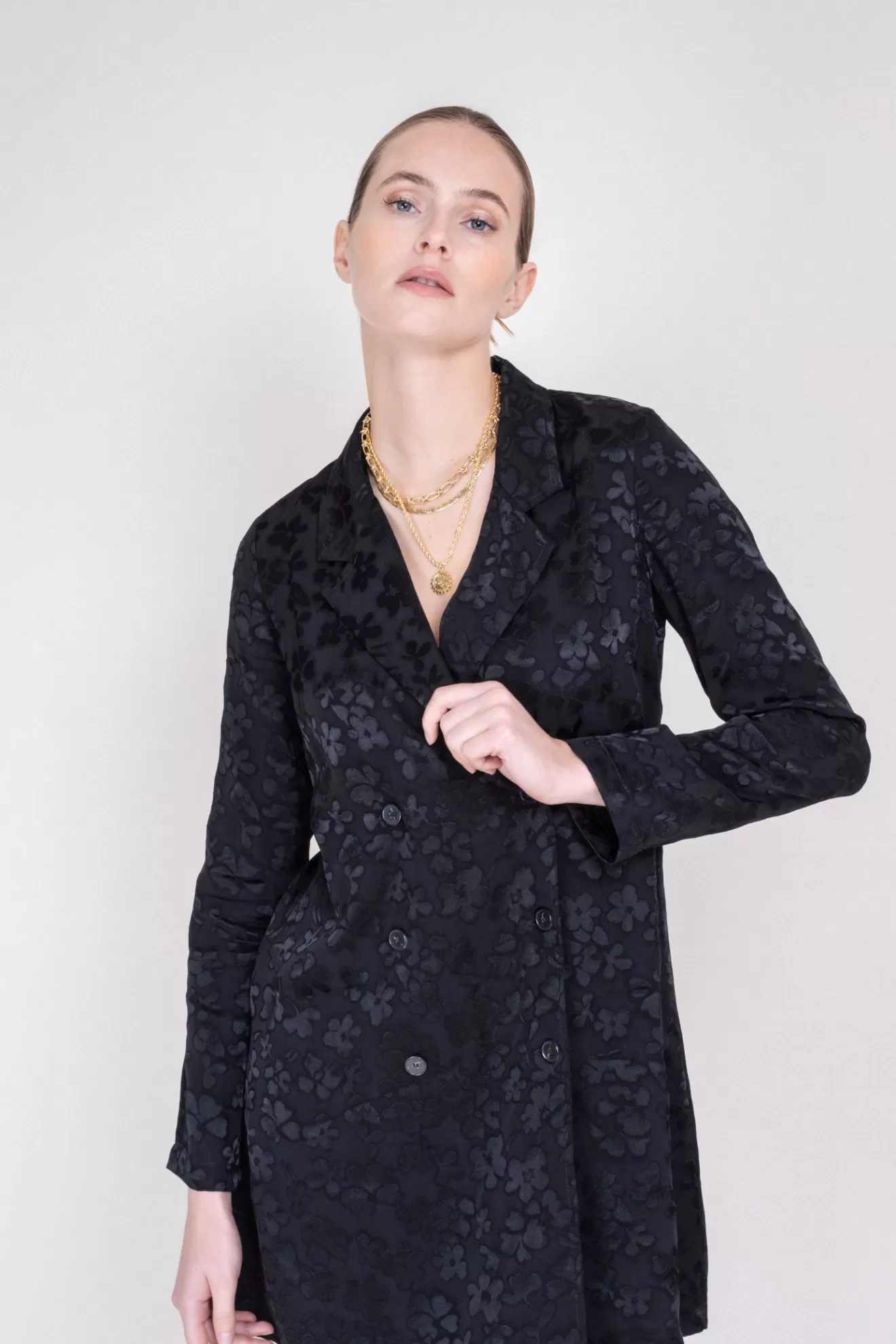 robe_edith_jacquard_noir_4.webp Store Orta Robe Edith jacquard noir