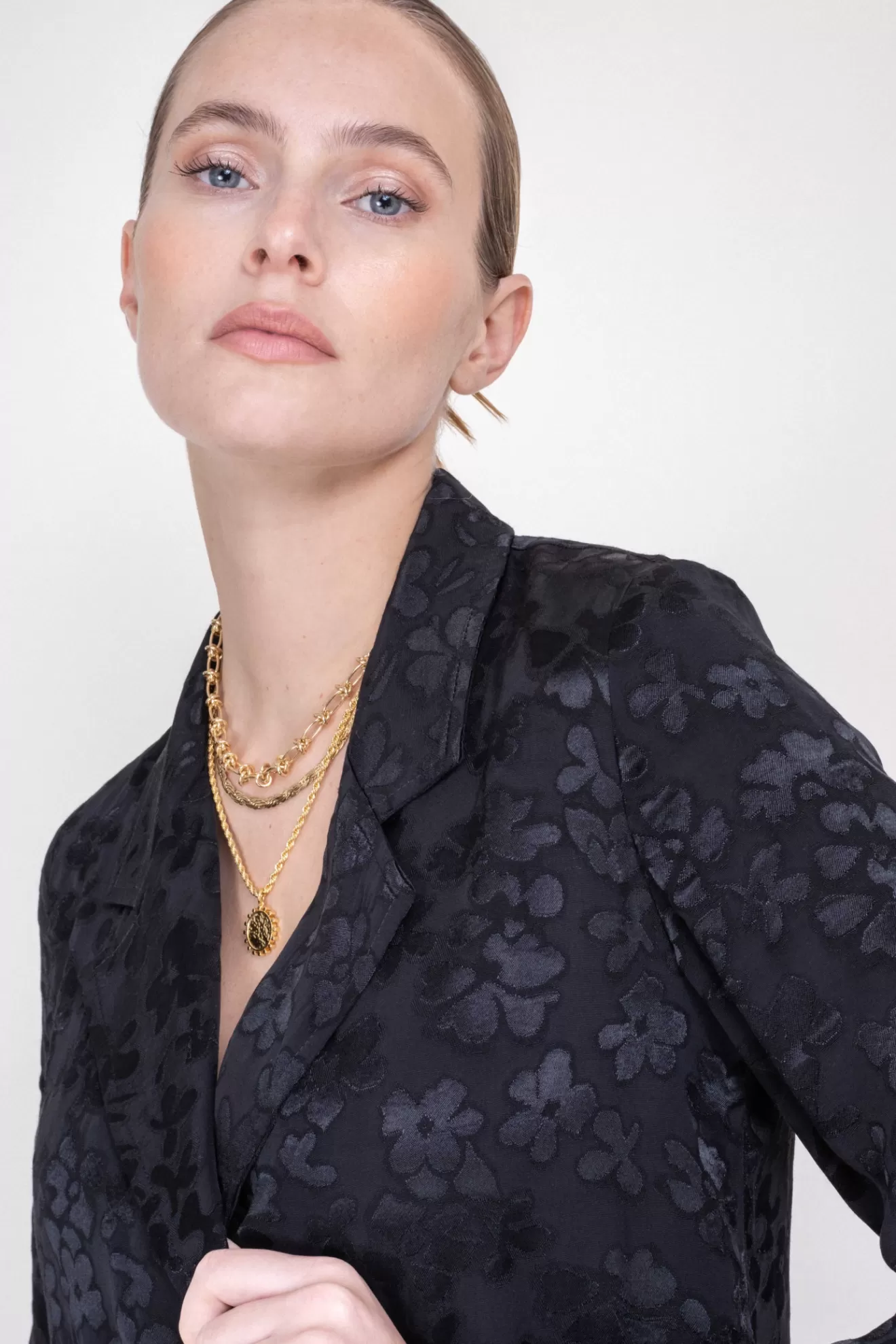 robe_edith_jacquard_noir_5.webp Store Orta Robe Edith jacquard noir