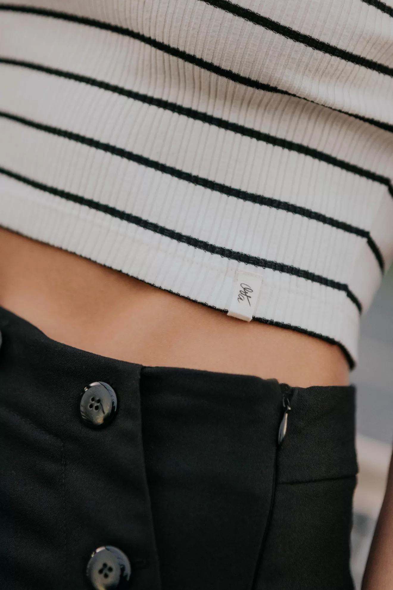 top_rita_marinire_cru__noir_4.webp Outlet Orta Top Rita marinière écru & noir écruetmarine